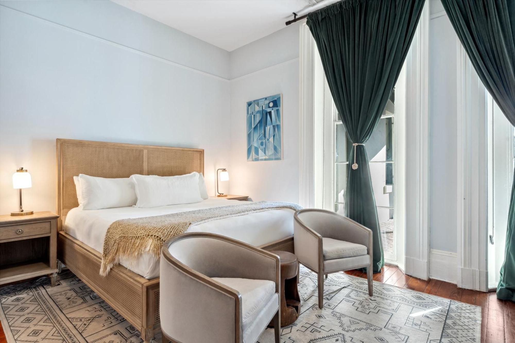 Zimmer mit Kingsize-Bett