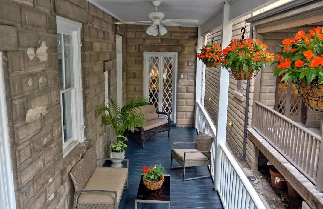 Beautiful 6 Bed, 5 Bath Historic Savannah Home-1