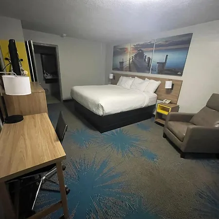 Days Inn By Wyndham Savannah-2