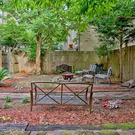 Downtown Savannah Oasis-2